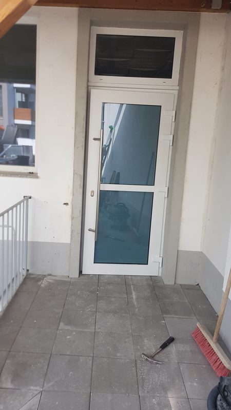 Neue Haustür mit Oberlicht